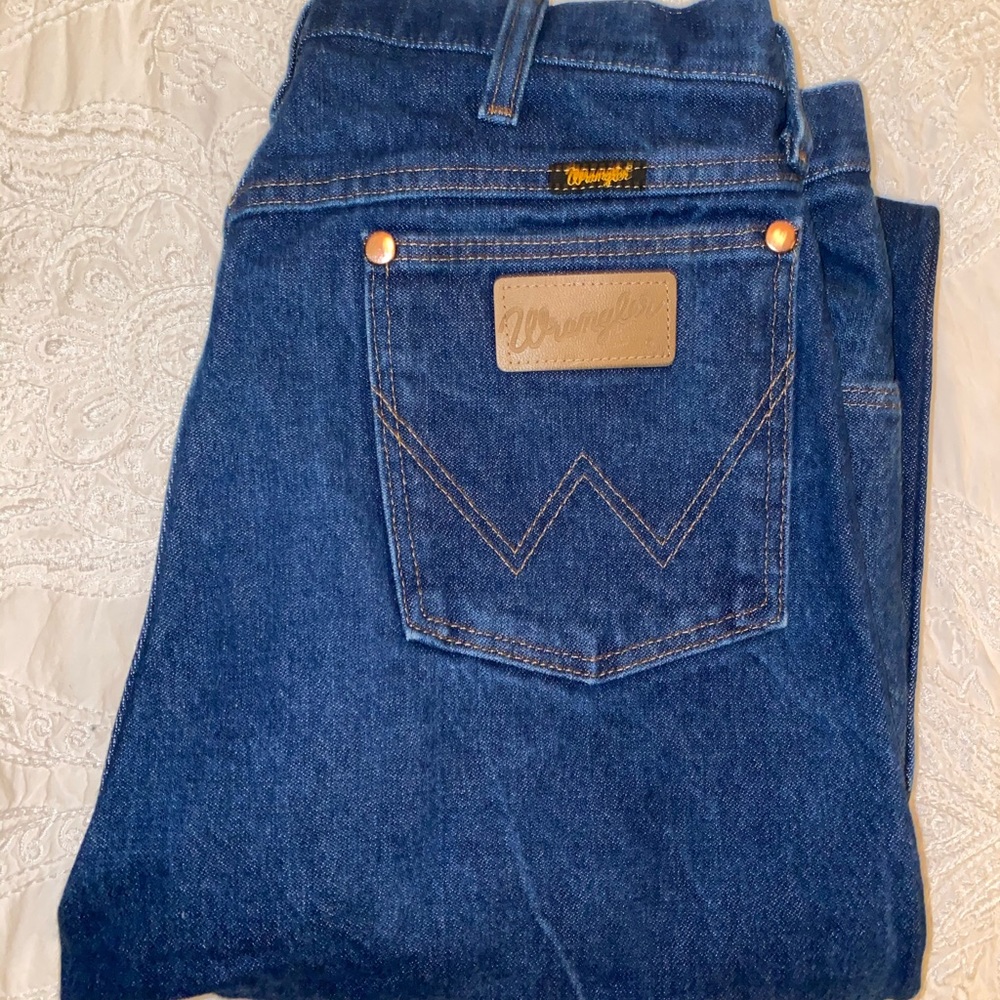 Men’s basically new wrangler jeans